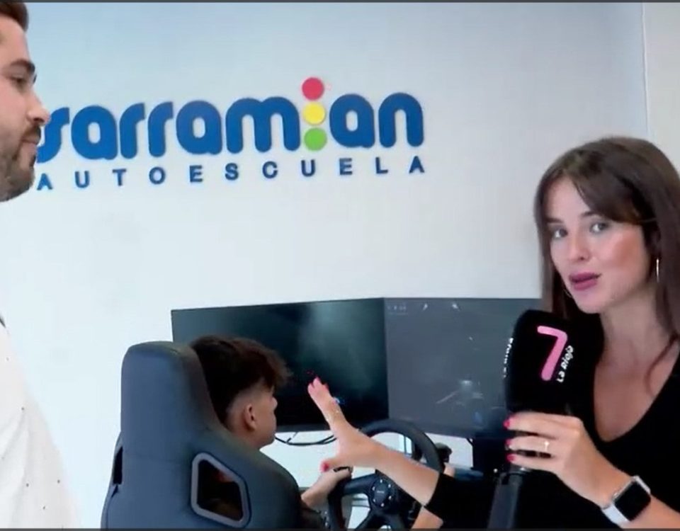 Simescar Lite en la televisión riojana, entrevista en la autoescuela Sarramian.